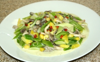 Vegetarian Shark Fin and Mushrooms Stir Fry